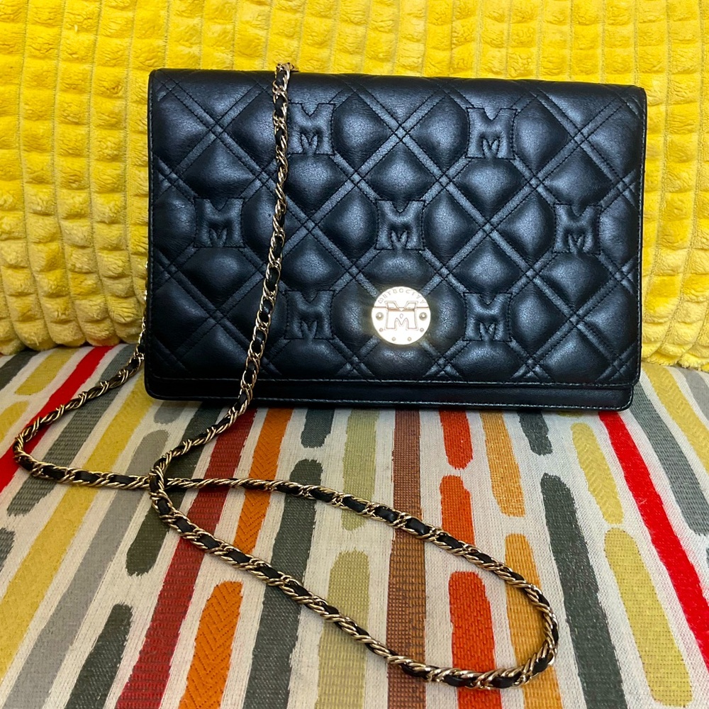 METROCITY Black Quilted Crossbody with Chain Strap. COA INCLUDED!! NEW!